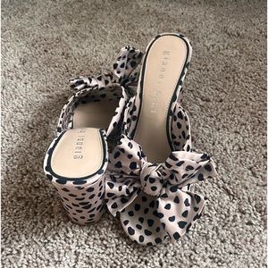 Size 10: Gianni Bini Bow Heels